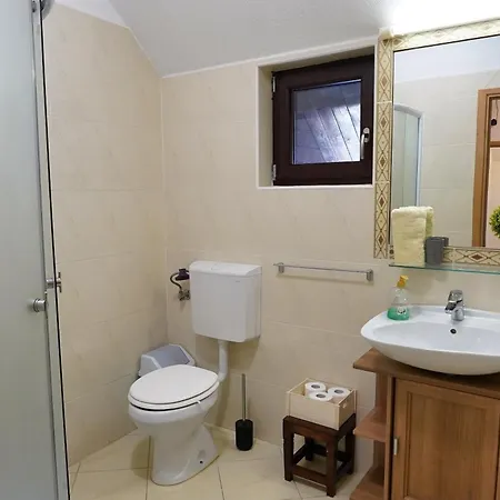 Apartment 4 Bedroom House - Jacuzzi - Jacobs *