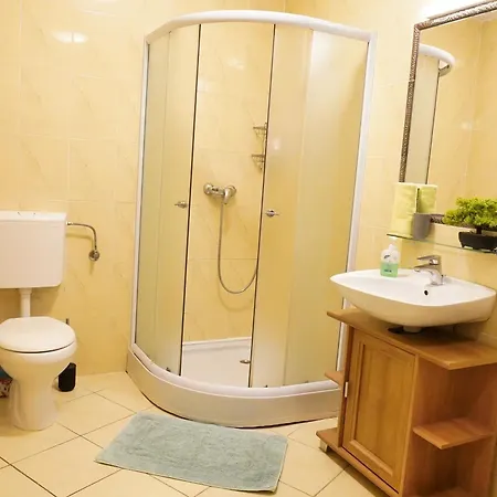 Apartment 4 Bedroom House - Jacuzzi - Jacobs *