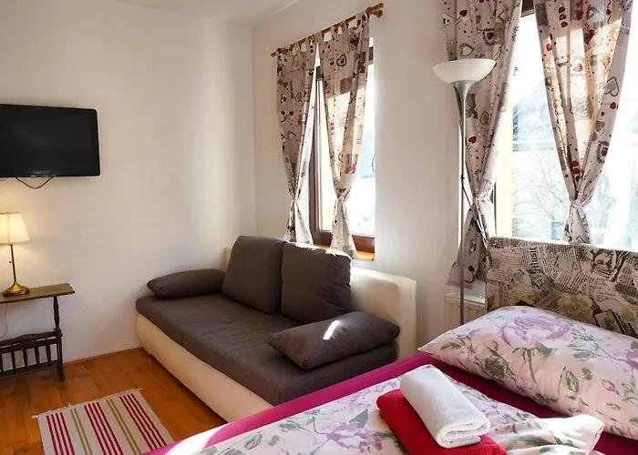 Jacobs 4 Bedroom Private House