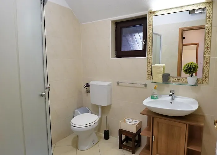 Apartma Jacobs 4 Bedroom Private House *