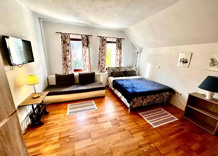 Jacobs 4 Bedroom Private House Apartma